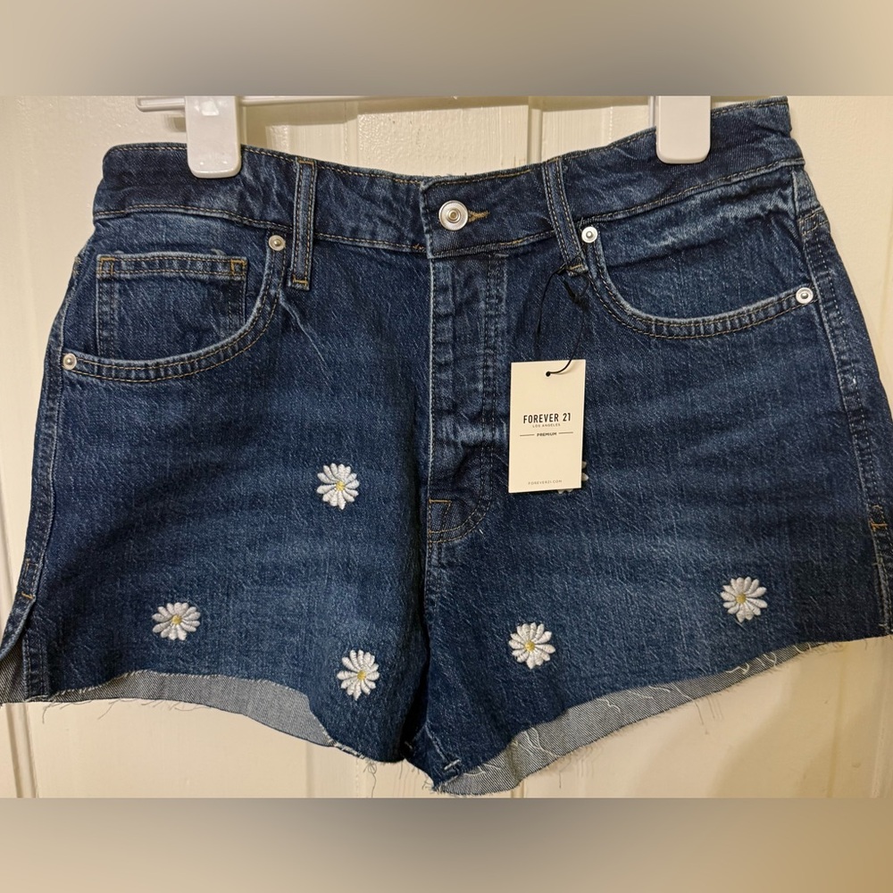 Forever 21 Embroidered Daisy Cutoff Denim Shorts NWT
